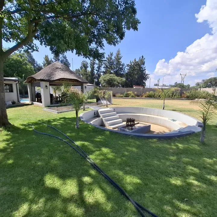 4 Bedroom House for sale in Jan Kempdorp