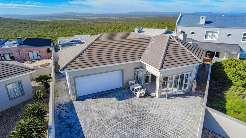 3 Bedroom House for sale in Yzerfontein
