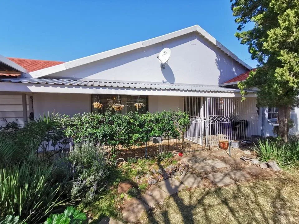 4 Bedroom House for sale in Stilfontein Ext 4