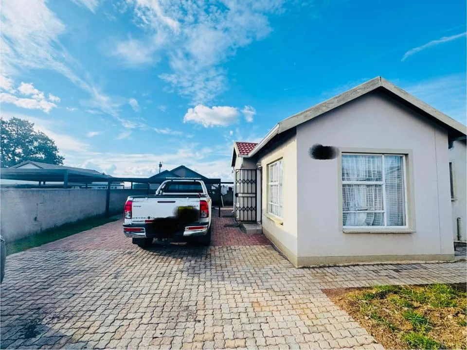 2 Bedroom House for sale in Klarinet