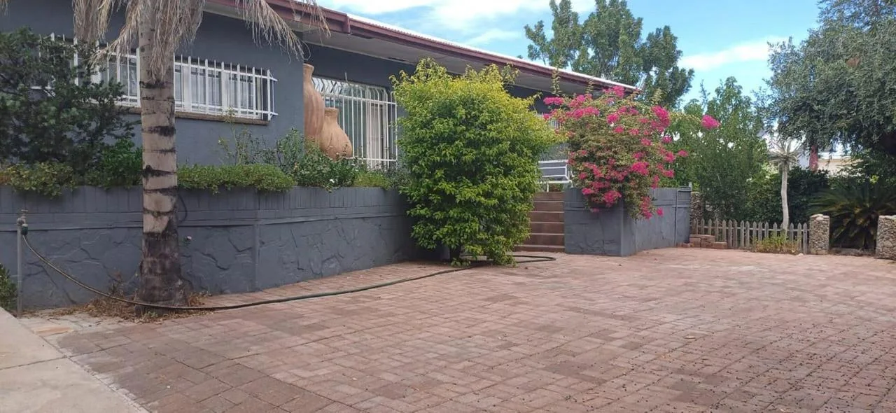 4 Bedroom House for sale in Die Rand