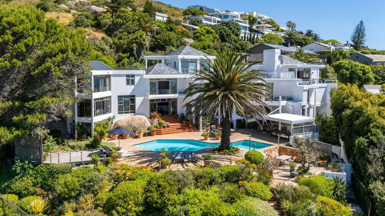 7 Bedroom House for sale in Llandudno