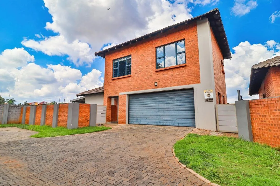 3 Bedroom Townhouse for sale in Montana