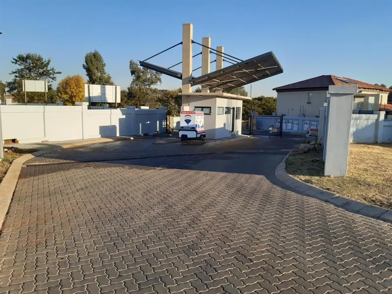 317 m² Land available in Olympus AH