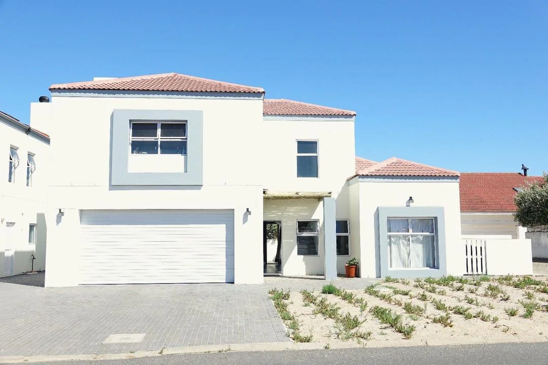 3 Bedroom House for sale in Velddrif