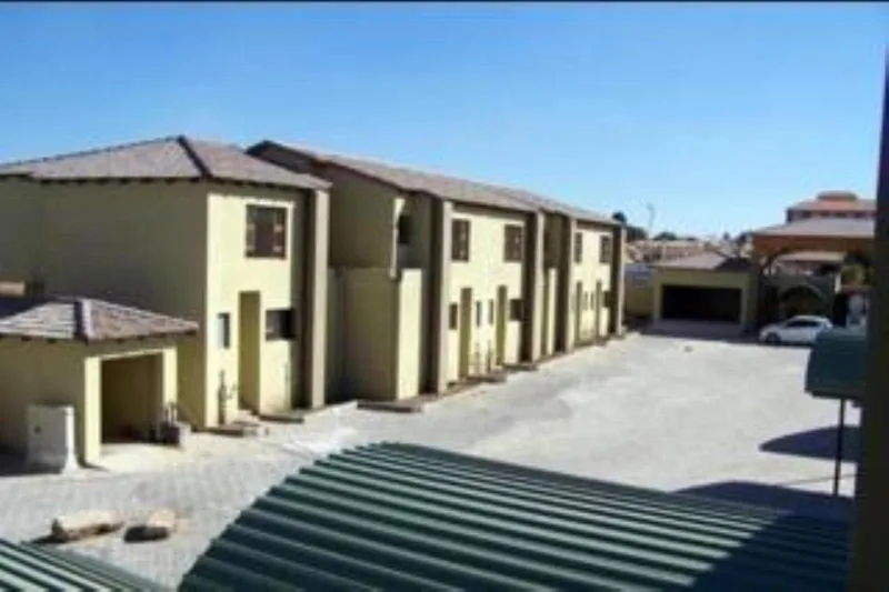 2 Bedroom Duplex in Ravenswood