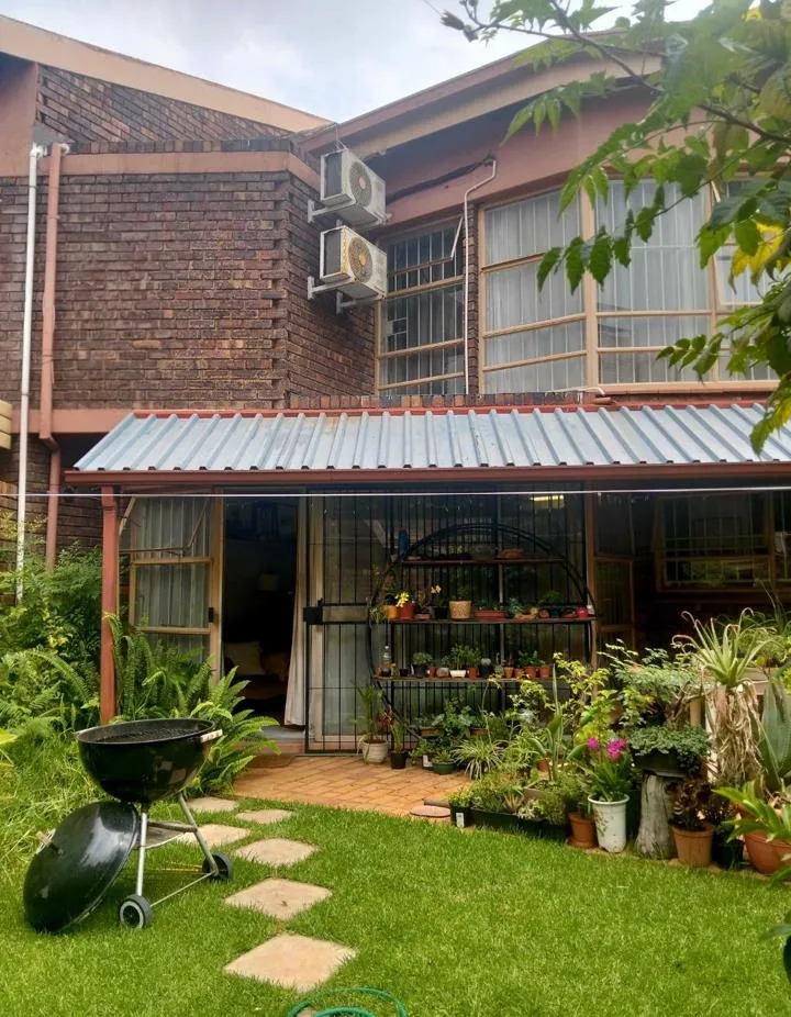 2 Bedroom Townhouse for sale in Rietfontein