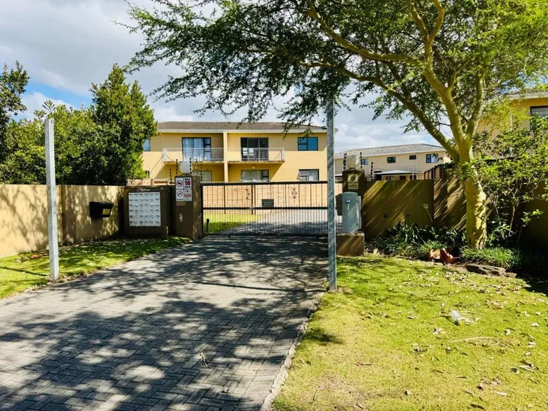 2 Bedroom Townhouse for sale in Gonubie