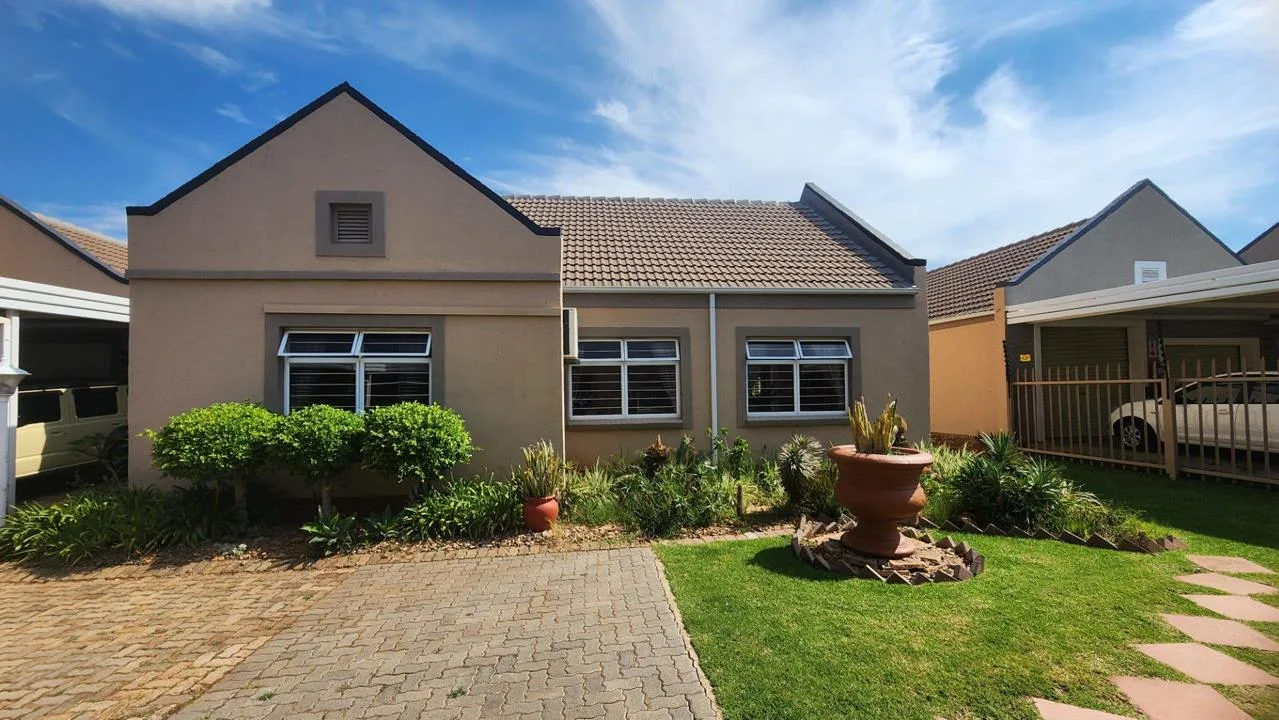 3 Bedroom Townhouse for sale in Annlin