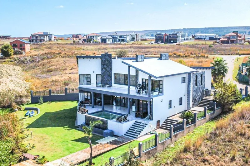 4 Bedroom House for sale in Summer Place Estate