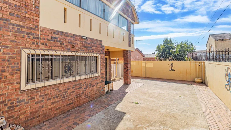 5 Bedroom House in Lenasia