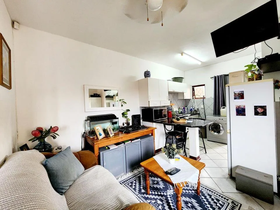 1 Bedroom Apartment / flat for sale in Uvongo Beach