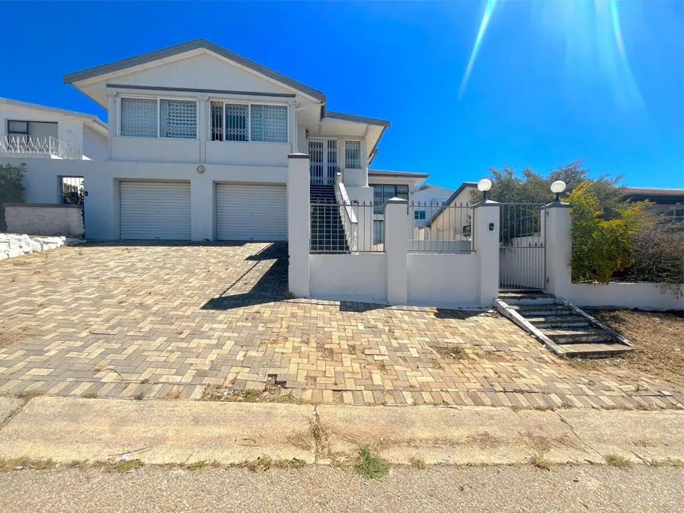 5 Bedroom House for sale in Parkside