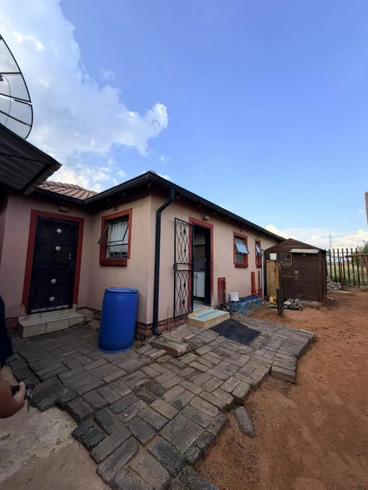 3 Bedroom House for sale in Klarinet