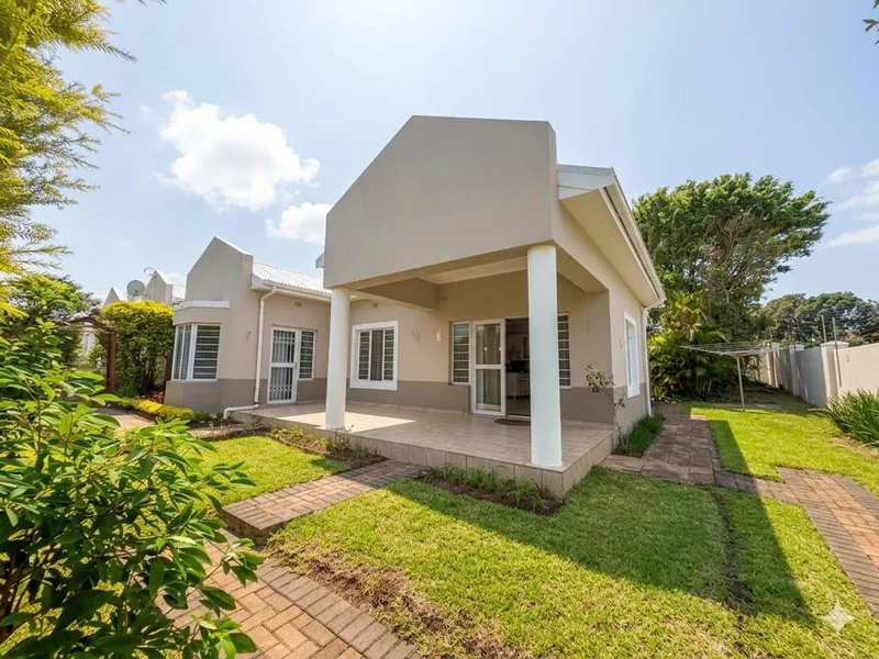 3 Bedroom Townhouse for sale in Beacon Bay
