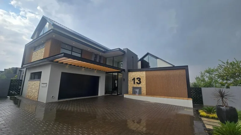 5 Bedroom House for sale in Midstream Estate