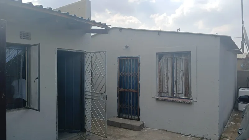 2 Bedroom House for sale in Daveyton