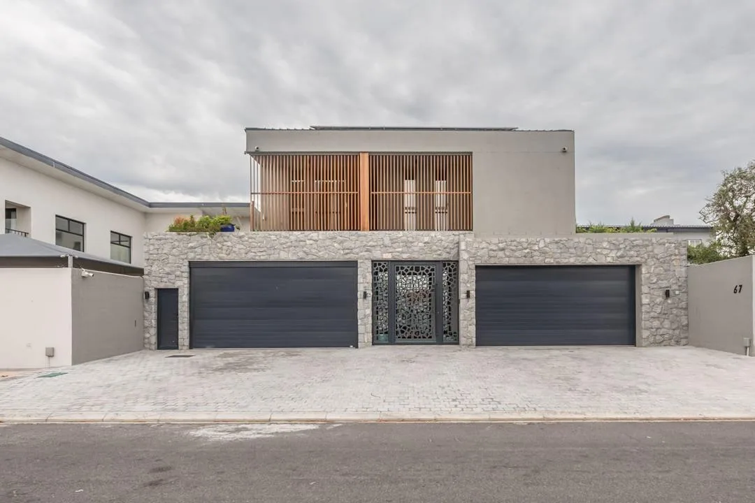 4 Bedroom House for sale in Melkbosstrand Central