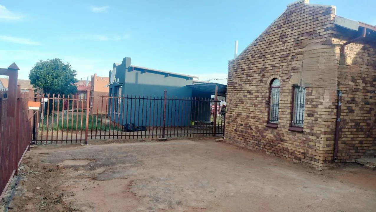 3 Bedroom House for sale in Blomanda