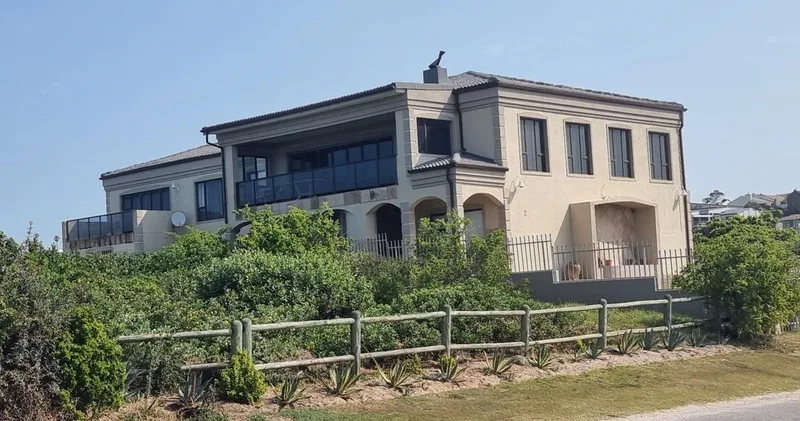 7 Bedroom House for sale in Jeffreys Bay Central