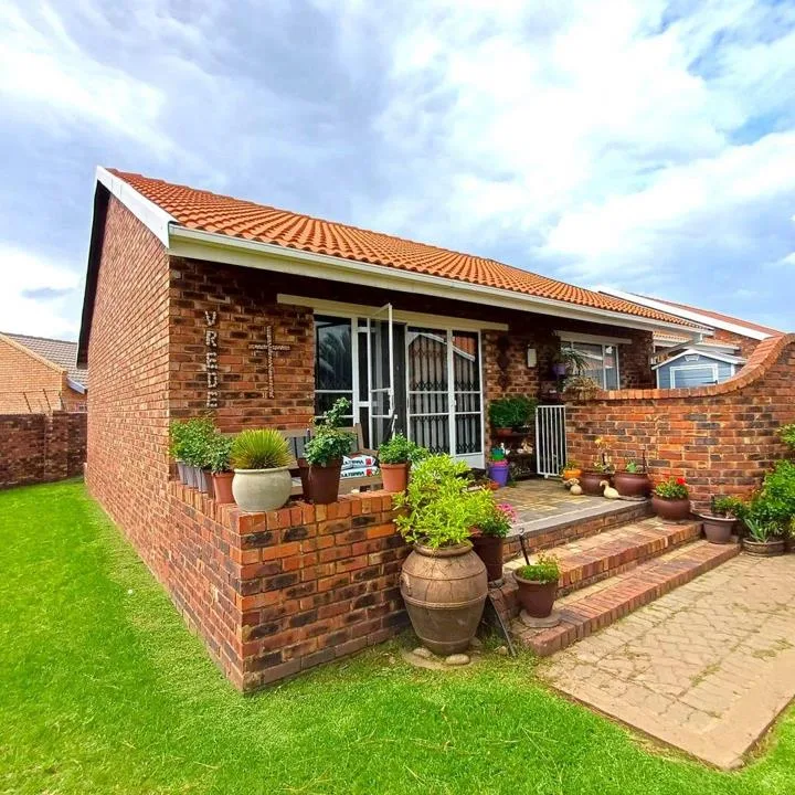 2 Bedroom Townhouse for sale in Riversdale