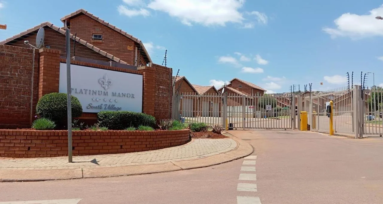 3 Bedroom Townhouse for sale in Chantelle