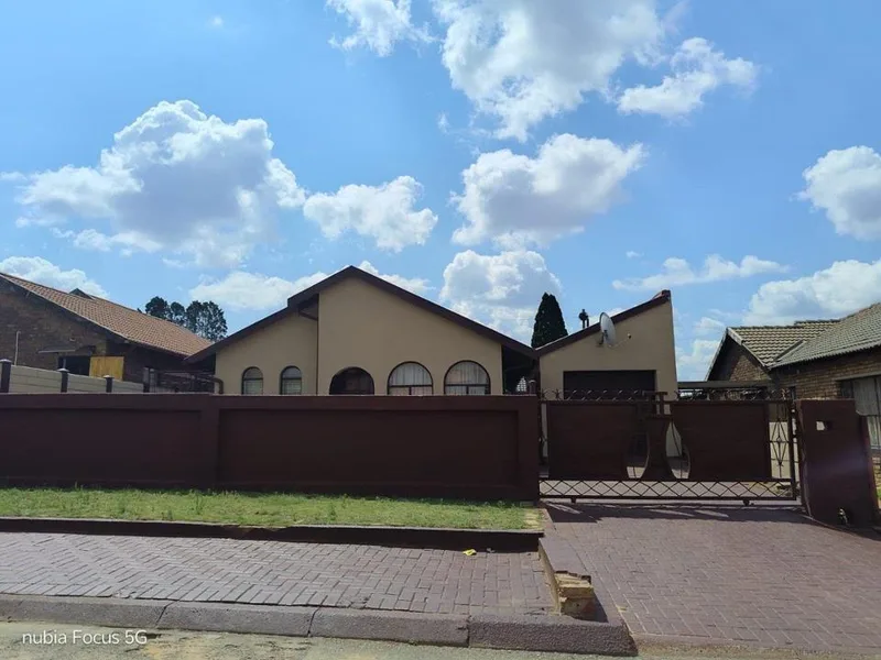 3 Bedroom House for sale in Kwaguqa
