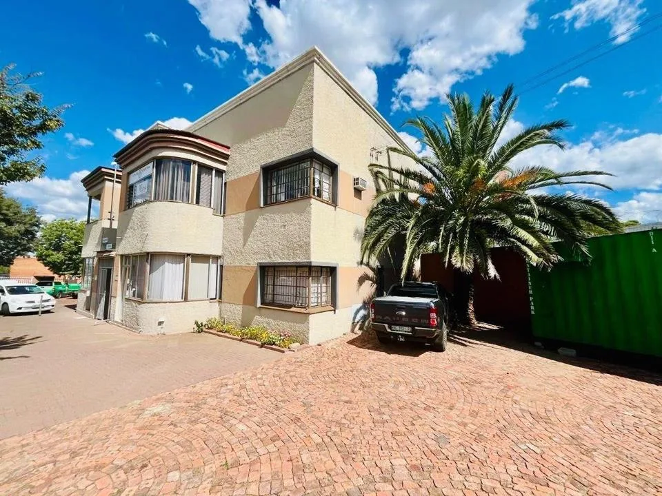 9 Bedroom Townhouse for sale in Bloemfontein Central