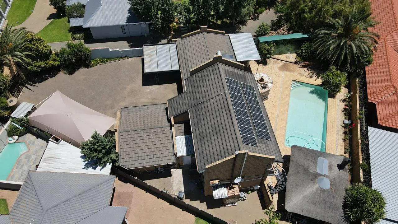 6 Bedroom House for sale in Dan Pienaar