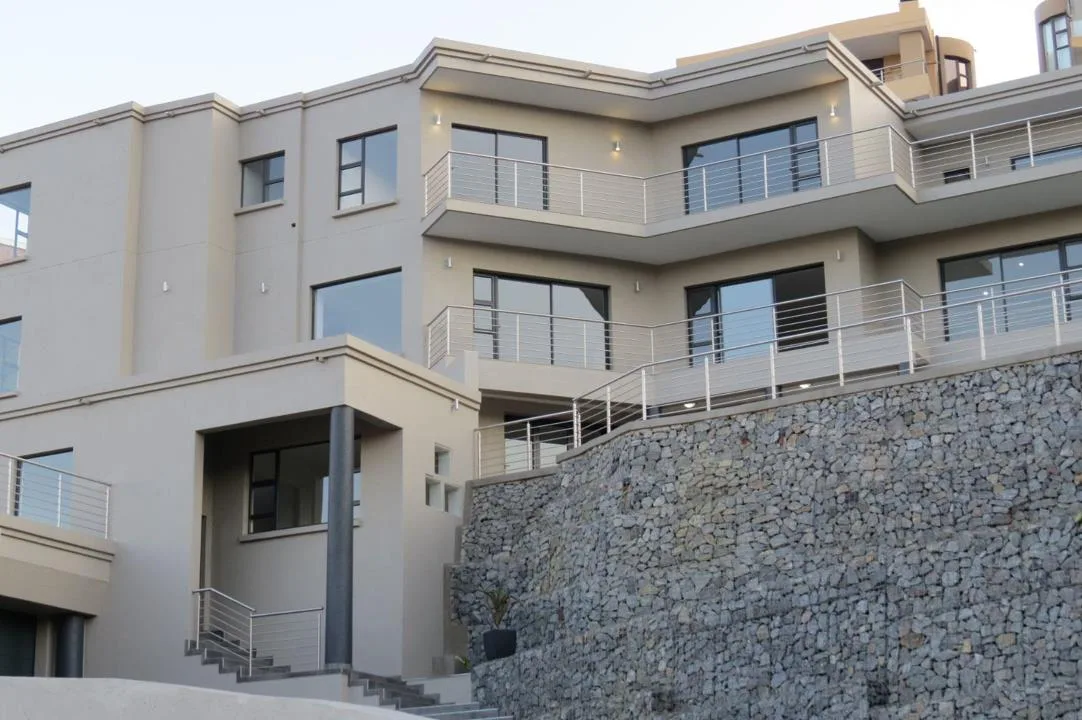 8 Bedroom House for sale in Glenvista