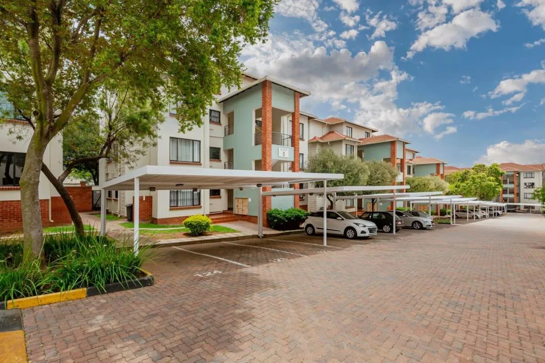 3 Bedroom Apartment / flat for sale in Greenstone Hill