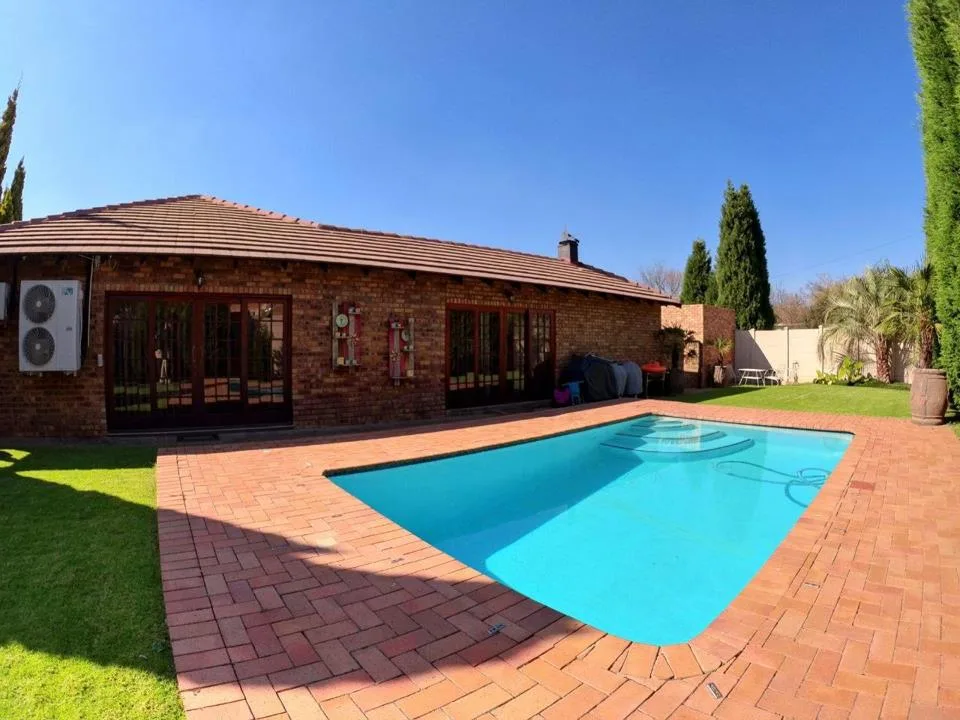 5 Bedroom House for sale in Standerton Central