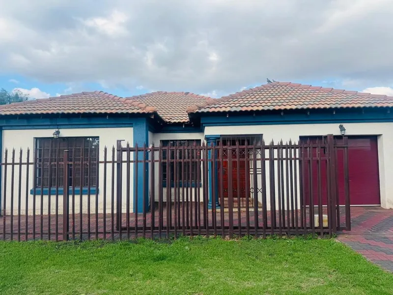 3 Bedroom House for sale in Aerorand