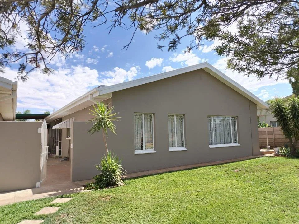 4 Bedroom House for sale in Oosterville