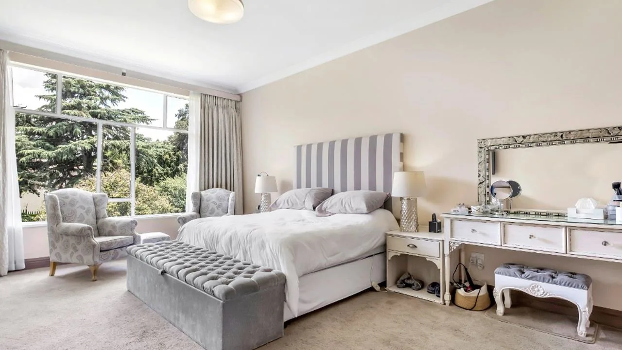 2 Bedroom Apartment / flat for sale in Eltonhill