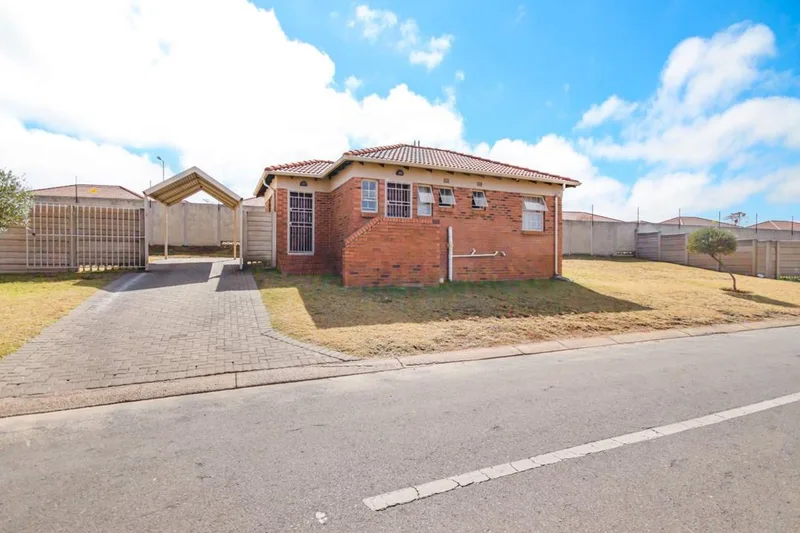 3 Bedroom House for sale in Thatch Hill Estate
