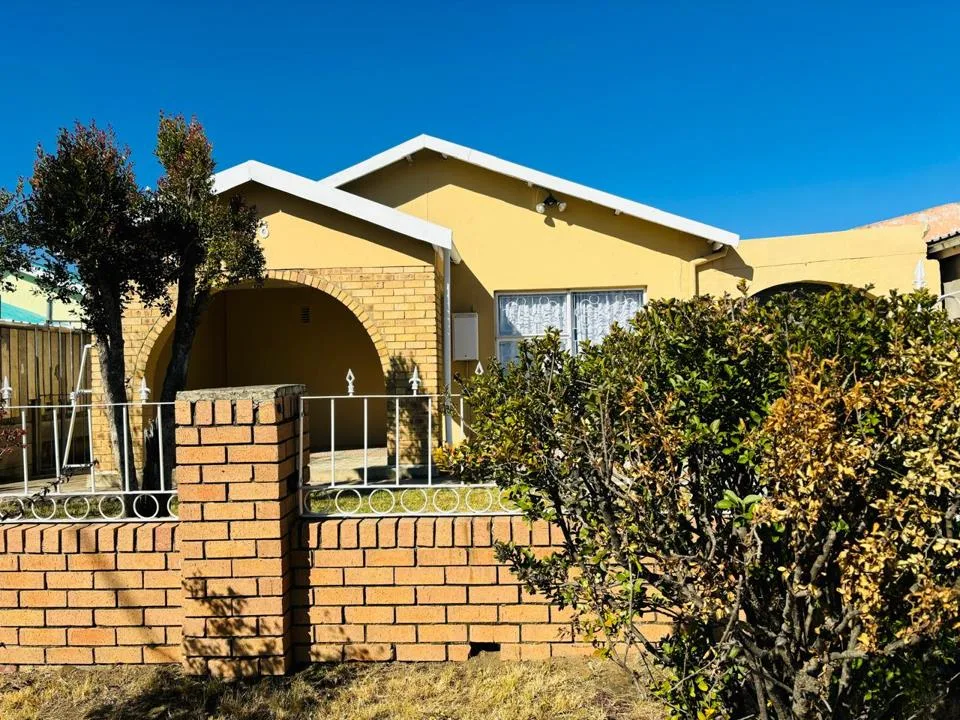 3 Bedroom House for sale in Aloepark