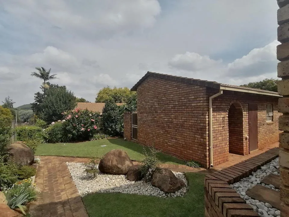 2 Bedroom House for sale in Brummeria