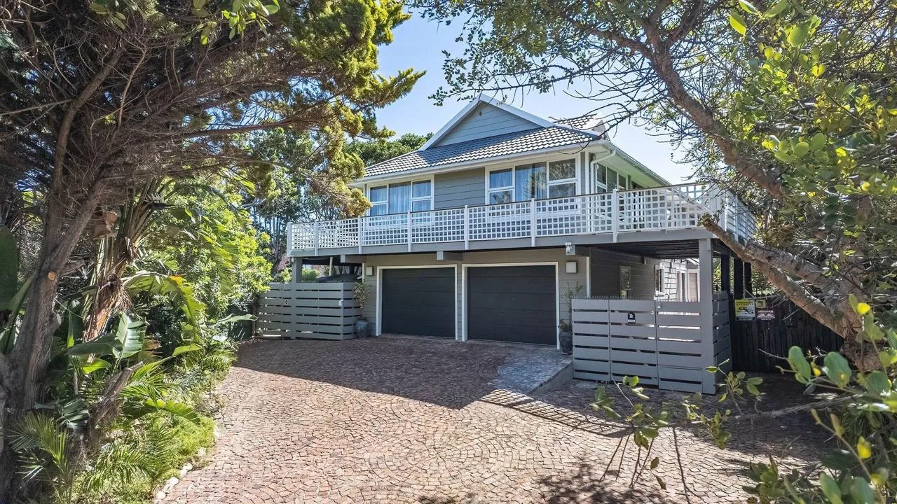 4 Bedroom House for sale in Hersham