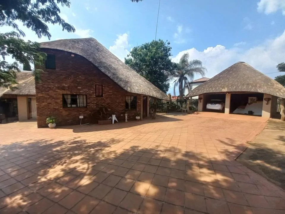 6 Bedroom House for sale in Thabazimbi
