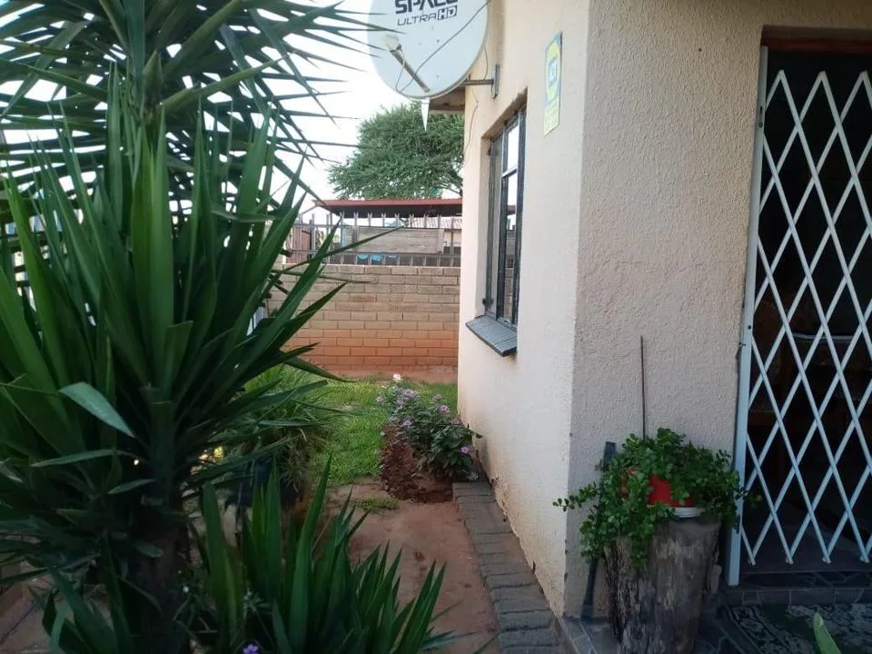 3 Bedroom House for sale in Roodepan