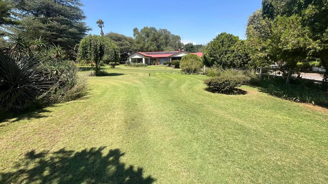 6 Bedroom House for sale in Kuruman