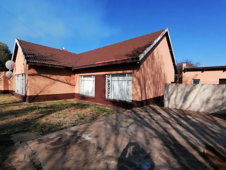 3 Bedroom House for sale in Stilfontein Ext 3