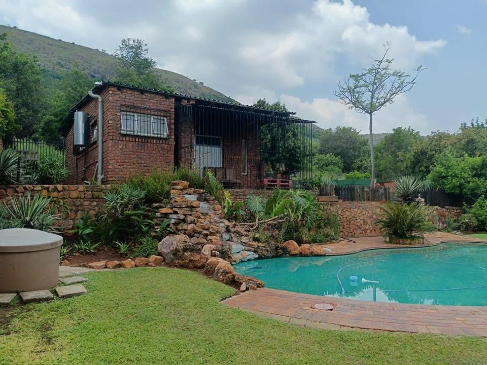 4 Bedroom House for sale in Mountain View