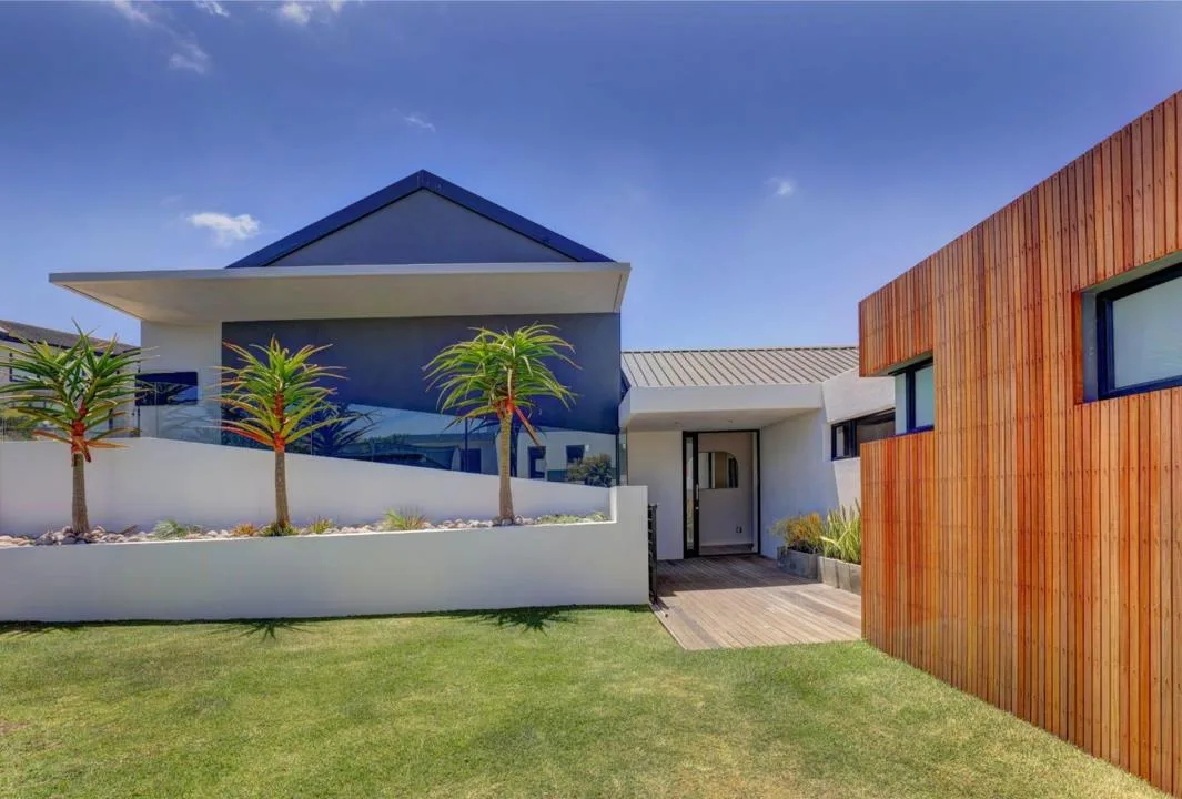 4 Bedroom House for sale in Pinnacle Point Golf Estate