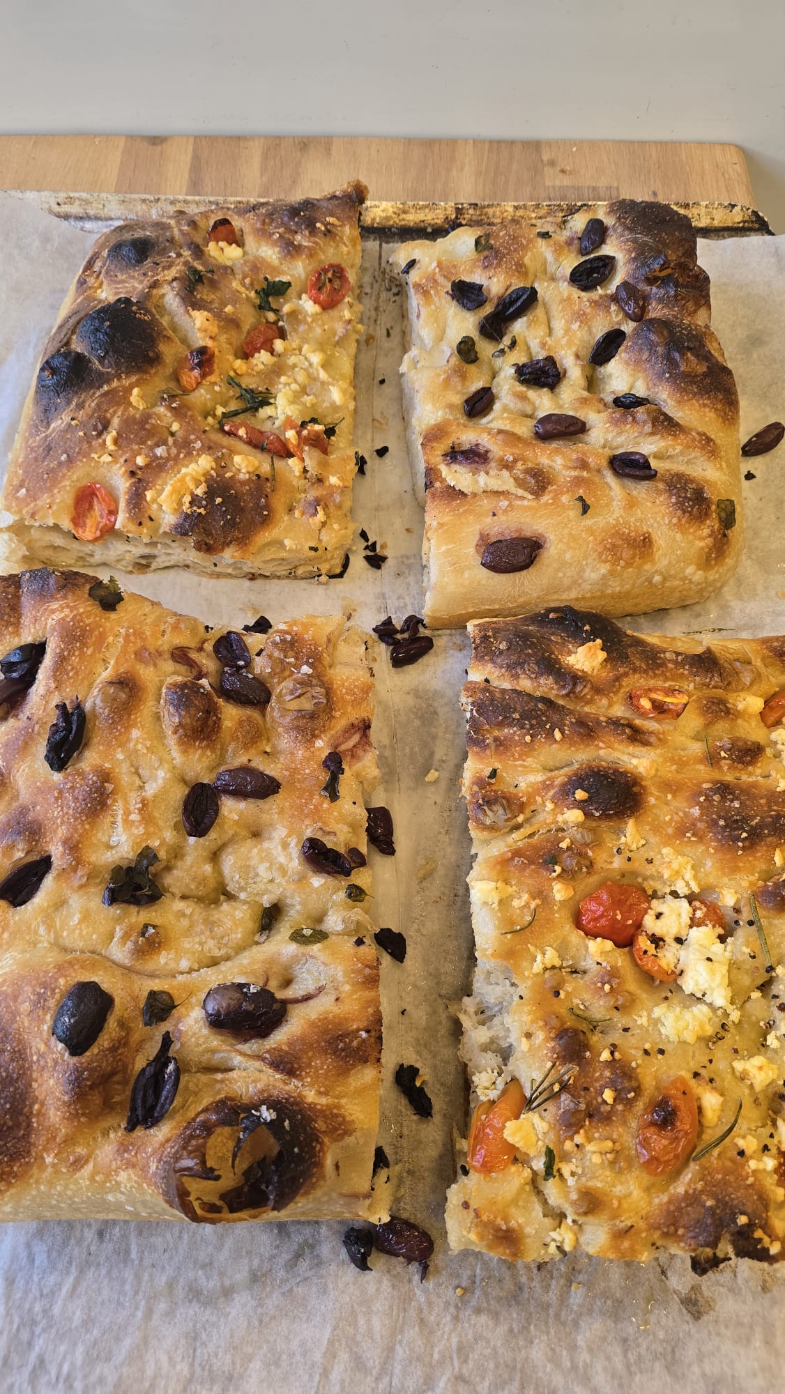 Surdegsbröd på stenhäll