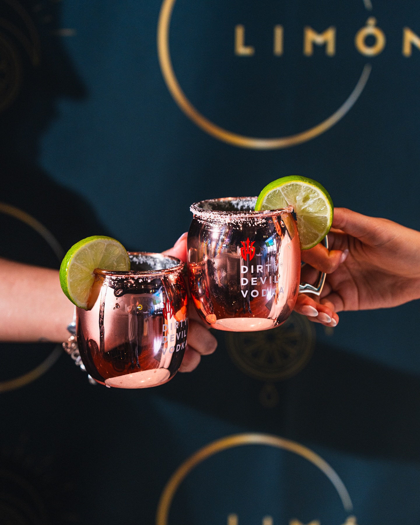 Bartender pouring a drink at Limon Lounge