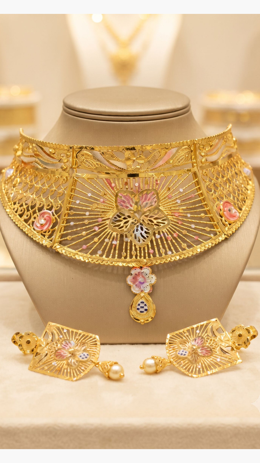 exquisite Gold-Plated Broad Choker Necklace