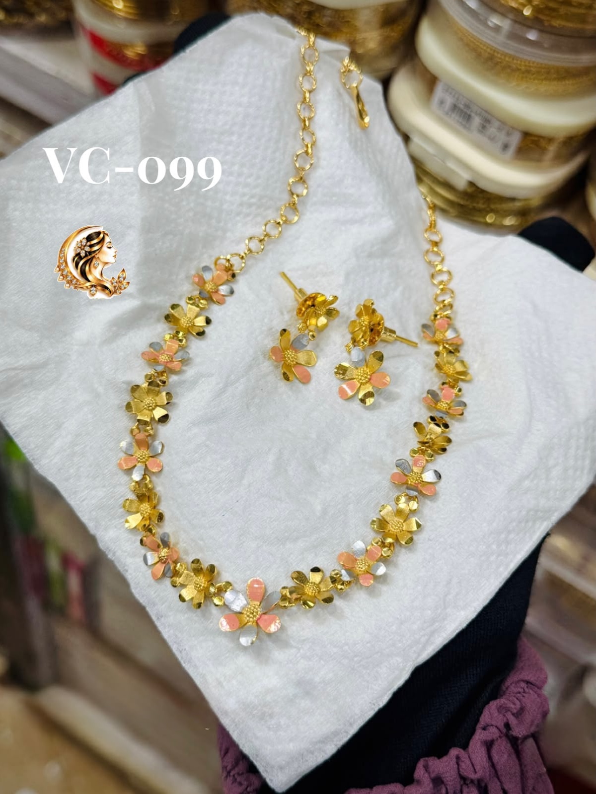 Gold plated flower necklace
