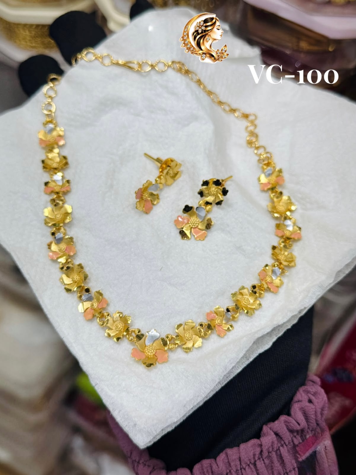 Gold plated flower necklace